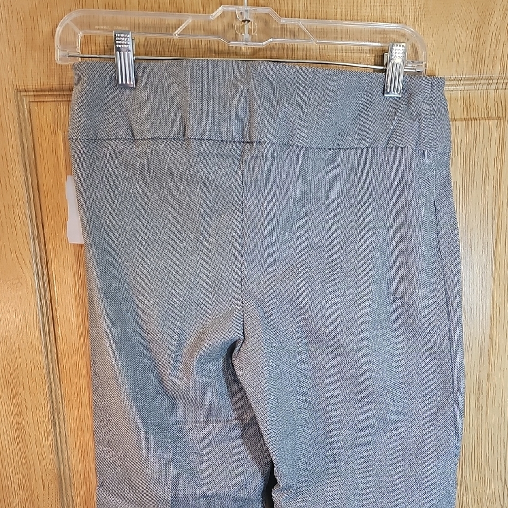 Chic Gray Ankle Pants - Picture 8 of 9